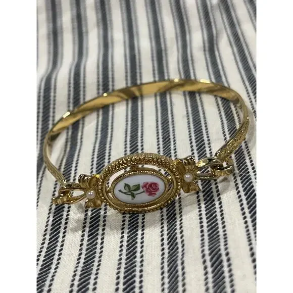 AVON Bracelet gold tones flower floral pearl fantasy victorian danty simple - Picture 3 of 11